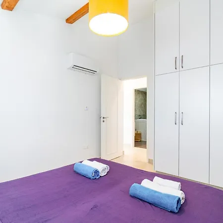 Valentina By Ezoria Villa