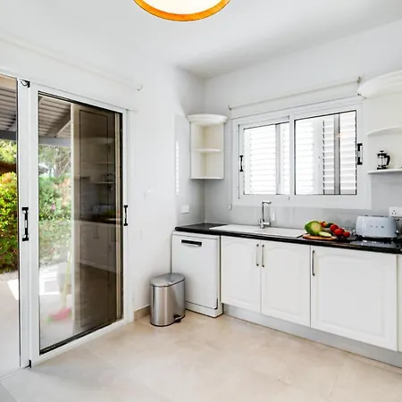 Villa Valentina By Ezoria Peyia