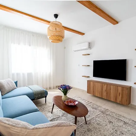 Valentina By Ezoria Villa *