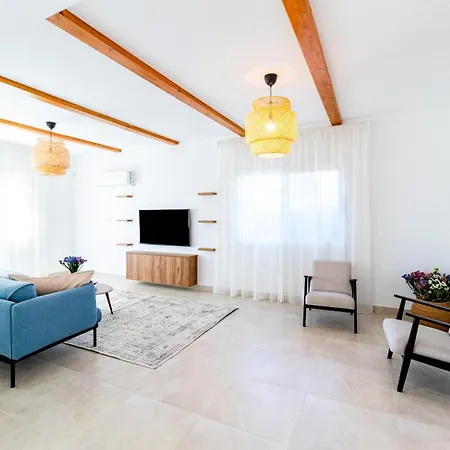 Villa Valentina By Ezoria Péjia