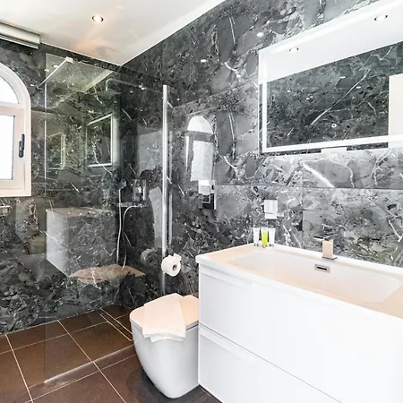 Valentina By Ezoria Villa