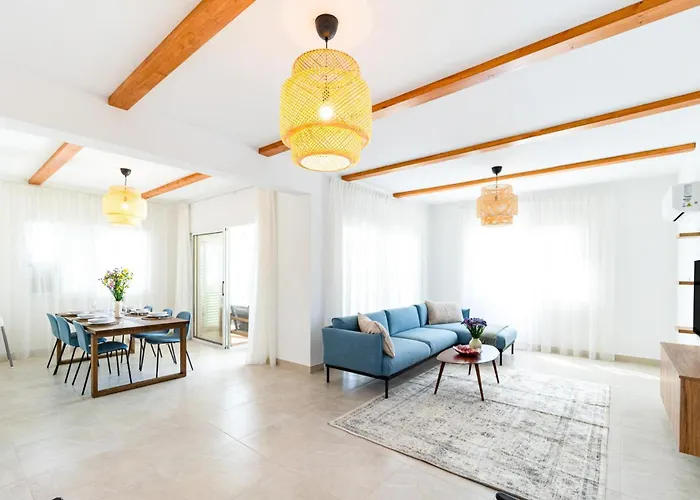 Valentina By Ezoria Pegeia