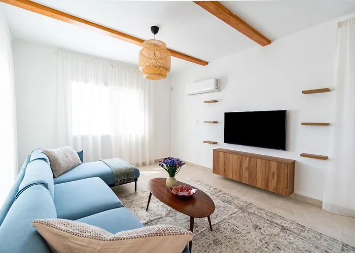 Valentina By Ezoria Vila *