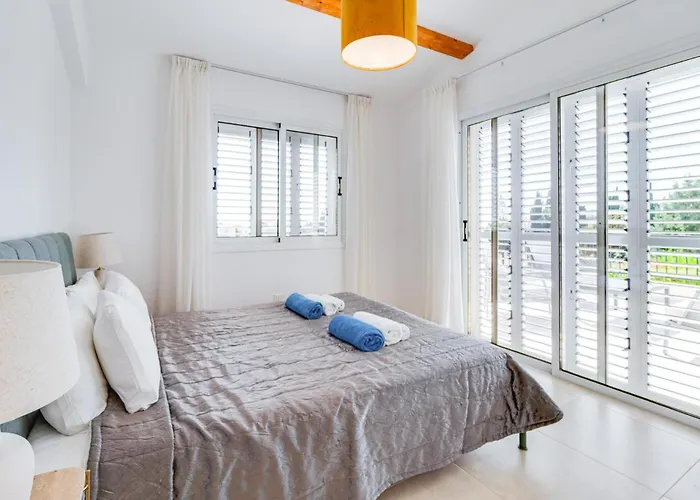 Valentina By Ezoria *