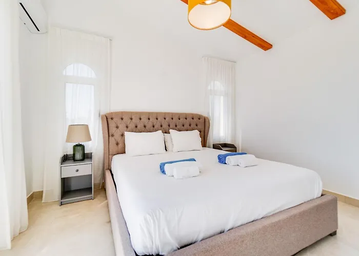 Valentina By Ezoria Vila *