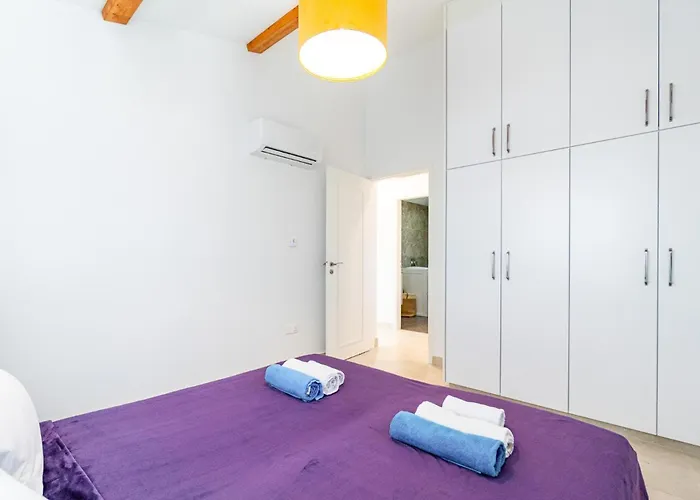 Valentina By Ezoria Vila